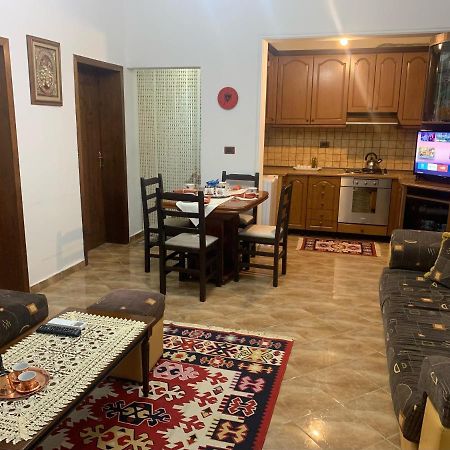 Vila Demaj! Free Parking Berat Kültér fotó